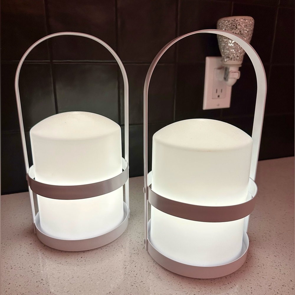 NWOT•White Lanterns (set of 2)